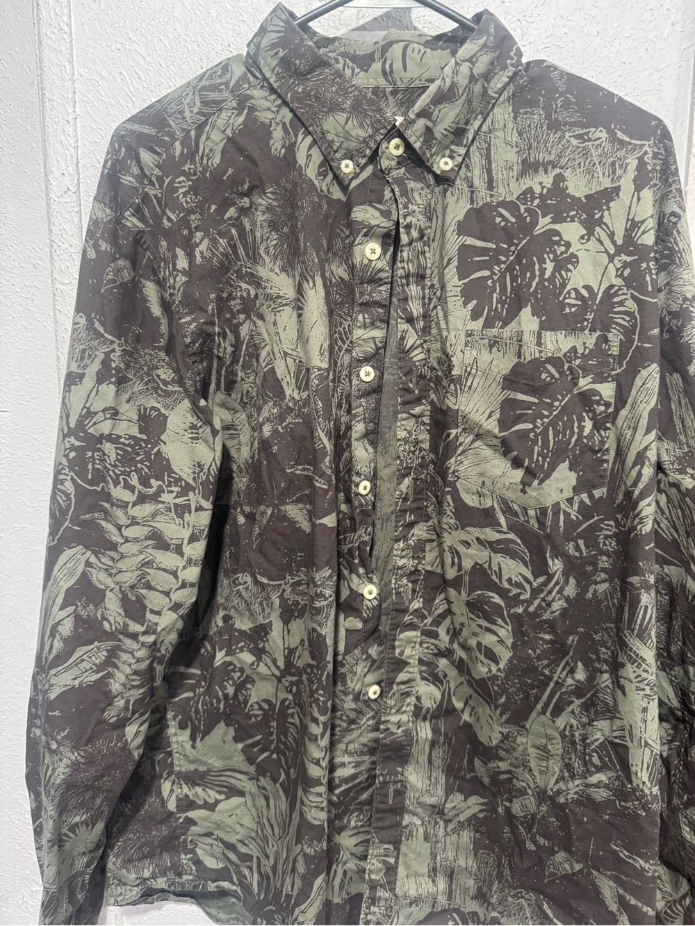 American Eagle Outfitters Olive and Black Tropical Button-Up Shirt Jacket